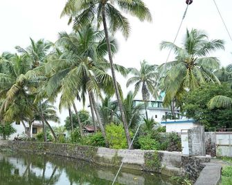 Parnam Hotel - Alibag - Buiten zicht