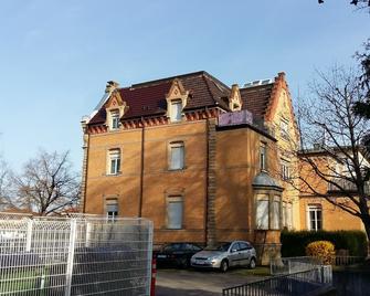 Sunny Apartment In An Art Nouveau Villa In The South Of Ludwigsburg - Ludwigsburg - Building