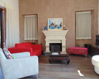 La corte di Bafè B&B 'Slow Life' - Zafferana Etnea - Obývací pokoj