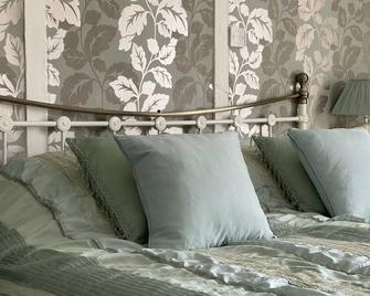 Ye Olde George Inn - Badger Pubs - Petersfield - Bedroom