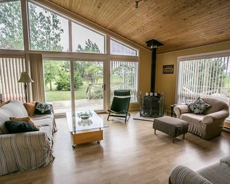 Bright Modern All Season Open Concept Cottage - 5 minutes from Bayfield - Bluewater - Sala de estar