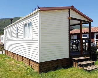 Camping Rio Nela - Trespaderne - Edificio