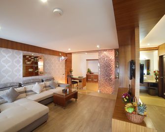 Amber Dale Luxury Hotel & Spa, Munnar - Munnar