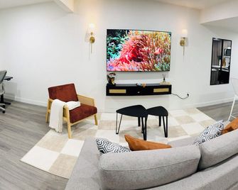 Coziest & Modern Basement Retreat East of Calgary - Chestermere - Living room