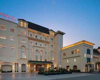 Ramada by Wyndham Kapurthala - Jalandhar - Κτίριο