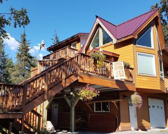 Centrally Located Private Awesome View Custom Chalet. Bonus Hot Tub - Moose Pass - Edificio
