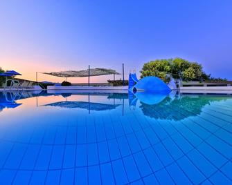 Apollonia Beach Resort & Spa - הרקליון - בריכה