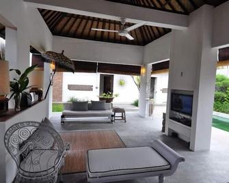 Exotic Two Br Villa In Central Seminyak - Kuta - Patio