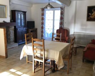 L' Allée des Pommiers - Leynes - Comedor