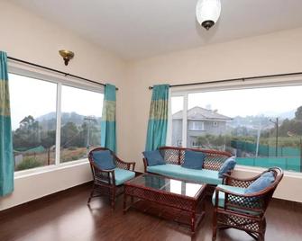 Misty Meadows Resort By Lexstays - Coonoor - Wohnzimmer
