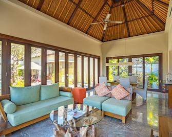 فيلات وسبا ذا غريا - Abang - غرفة معيشة