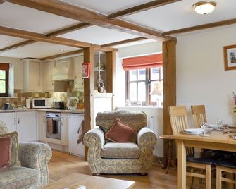 2 bedroom accommodation in East Meon, Petersfield - Petersfield - Sala pranzo