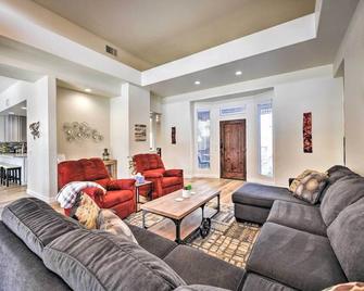 Bermuda Dunes Home with Private Pool, Patio and Grill! - Bermuda Dunes - Living room