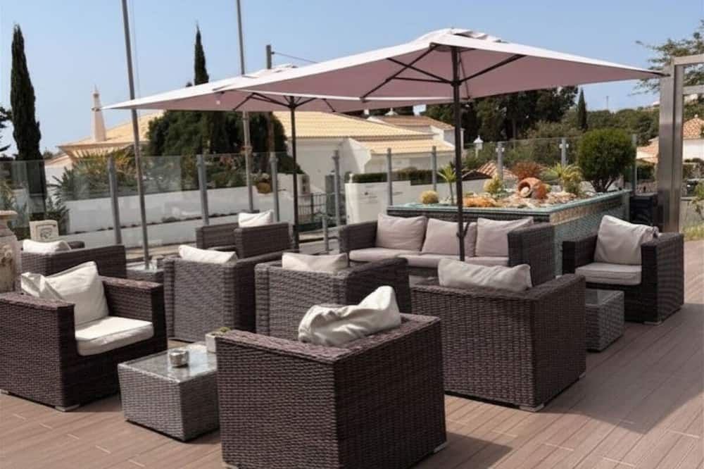 Hotel Santa Eulália Bay - אלבופרה - פטיו