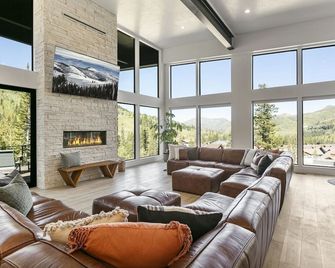 9005 - Mountain Estate #5 home - Solitude