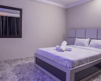 Houseproud Serviced Apartments - Ibadan - Bedroom