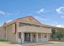 Super 8 by Wyndham Monticello - Monticello - Gebouw