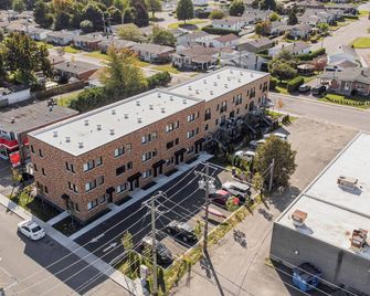 Magnificent 5 1/2 on two floors in Granby! - Granby - Gebouw