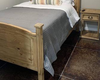 Doc's Place - Near Green River and Green River Lake - Greensburg - Bedroom