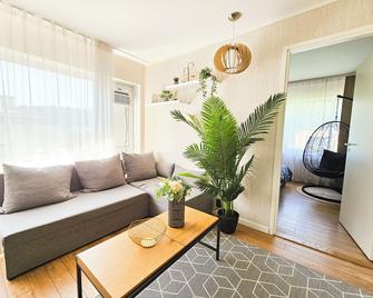 Cofy Rentals, A/C, Free Parking, Online Check-In! - Tallinn - Wohnzimmer