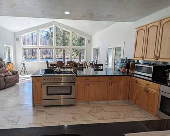 RiverBend on the McKenzie River - Blue River - Cocina