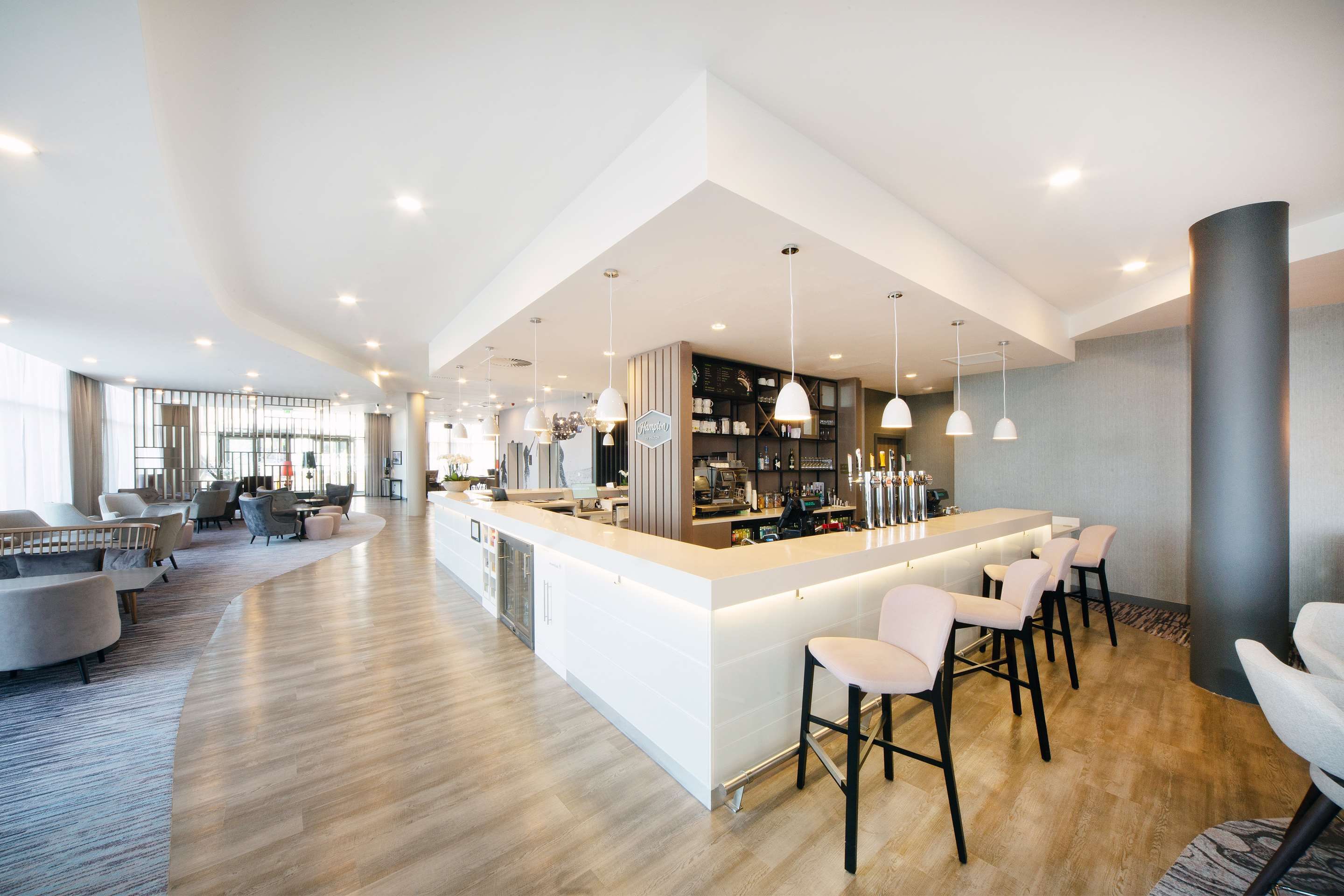 هامبتون باي هيلتون بلاكبول - بلاكبول - بار