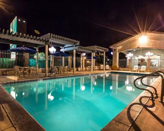 Quality Inn Near China Lake Naval Station - Ridgecrest - Uima-allas