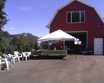 Carsner tree farm (CTF) barn loft stay - Lebanon - Patio
