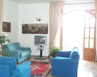 Residence Gnura Momma - Locri - Sala de estar