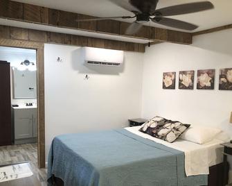 Studio B. Katie and Steve Riley Apartment - Breaux Bridge - Bedroom