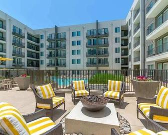 Bright and Clean 1BR King Suite | Pool, Parking + - Plano - Patio