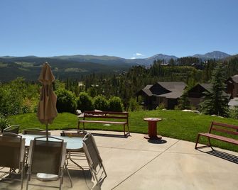 Large Upscale Retreat off Vasquez Rd. Sleeps 14 - Winter Park - Patio