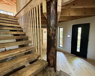 Boulder Tree House Unique, romantic and exciting! An architectural gem. - Staatsburg - Stairs