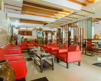 Hotel Sedayu 1 by RedDoorz - Parapat - Lounge