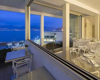 Hotel Ciudad de Vigo - Vigo - Balkon