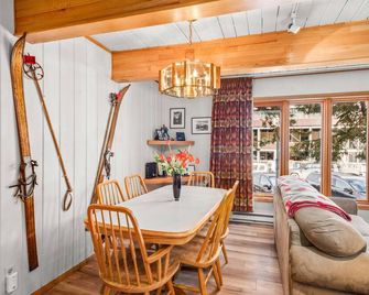 Chateau Dumont 05 - Aspen - Dining room