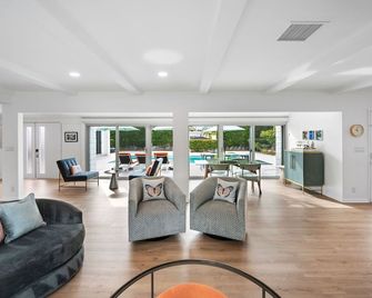 Valmonte Villa- Stunning- Luxe Mid-Century Estate- Resort like Pool, Firepit & More - Palm Springs - Salon