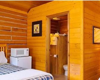 Klondike Kate's Cabins - Dawson City - Bedroom
