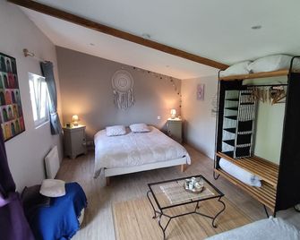 Logement Calme et Indépendant - Fleury - Habitación