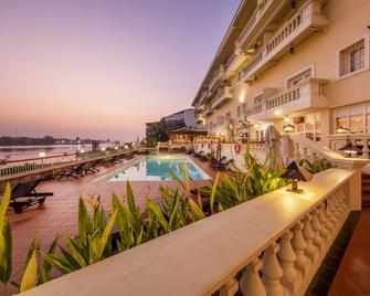Victoria Chau Doc Hotel - Chau Doc - Pool