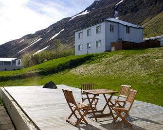 Comfy Guesthouse - Sudureyri - Patio