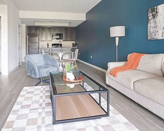 Landing Furnished Apartments - Fort Myers - Heritage Palms - Fort Myers - Living room