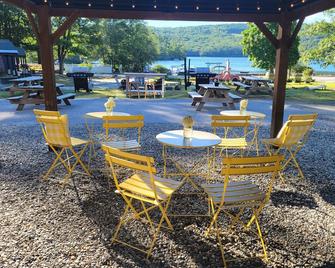 Cottage Place on Squam Lake - Holderness - Innenhof