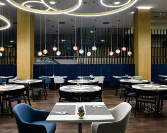Courtyard by Marriott Warsaw Airport - Varsovia - Restaurante