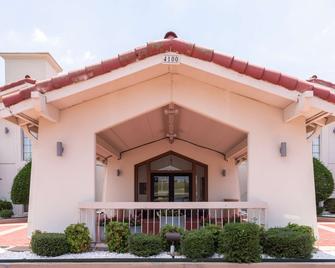 Motel 6 N Little Rock - Mccain - North Little Rock - Rakennus