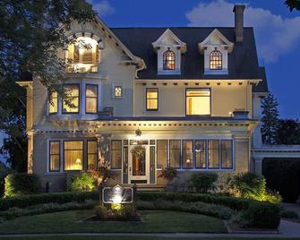 Honeybee Inn Bed & Breakfast - Horicon - Edificio