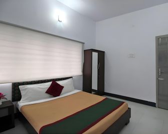La Flora Cloud 9 Yelagiri - Yelagiri - Bedroom