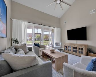 Amenity filled Peninsula! 24242 Canoe - Millsboro - Living room