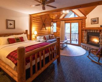 Baker Creek | Jacuzzi Suite - Lake Louise