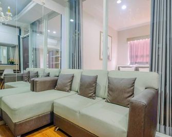 1BR Apartment Atlanta Residences next to RS Bunda Margonda - Depok - Sala de estar